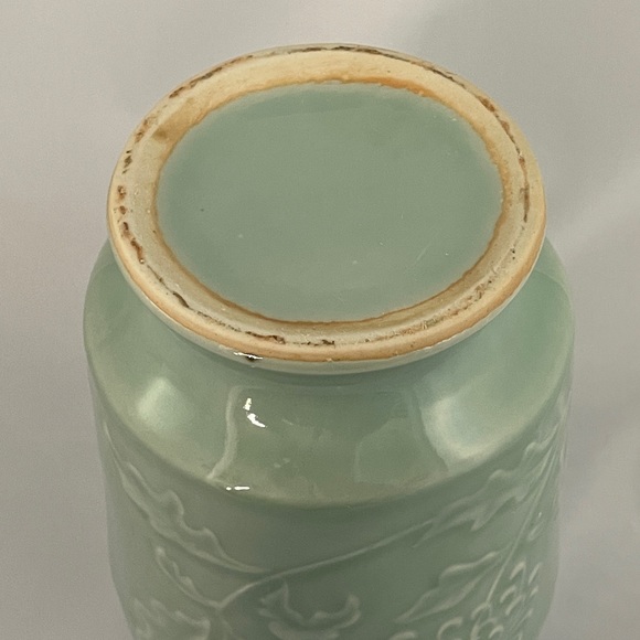 10” Antique 1910 Celadon Floral Motif Vase Vintage Asian Korea Solid Light Green - Picture 3 of 3